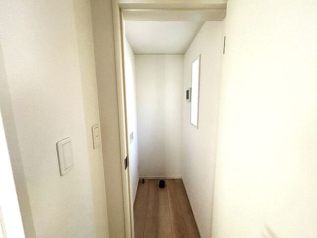 1.2階にそれぞれトレイがございます。朝の混雑時に分散して利用できるほか、ゲスト用としても使い分けることもできます。 