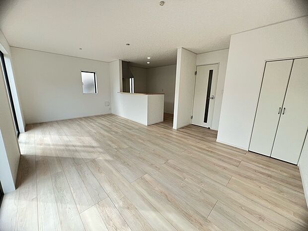 夕食の時間。家族、友人、両親、親戚との会話がより料理を美味しくしてくれる。あっという間に時間が過ぎてしまう居心地の良さは、普段はほっとする空間としてここにあります。 