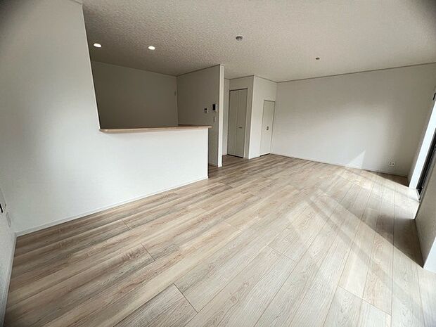 夕食の時間。家族、友人、両親、親戚との会話がより料理を美味しくしてくれる。あっという間に時間が過ぎてしまう居心地の良さは、普段はほっとする空間としてここにあります。 