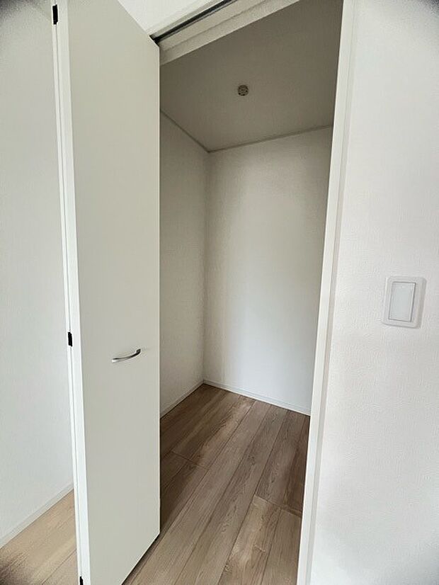 大容量クローゼット付き！家族の成長と共に増える荷物もスッキリ収納。 