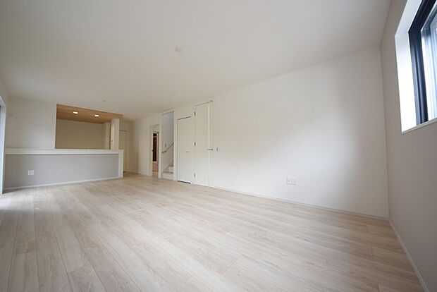 夕食の時間。家族、友人、両親、親戚との会話がより料理を美味しくしてくれる。あっという間に時間が過ぎてしまう居心地の良さは、普段はほっとする空間としてここにあります。 