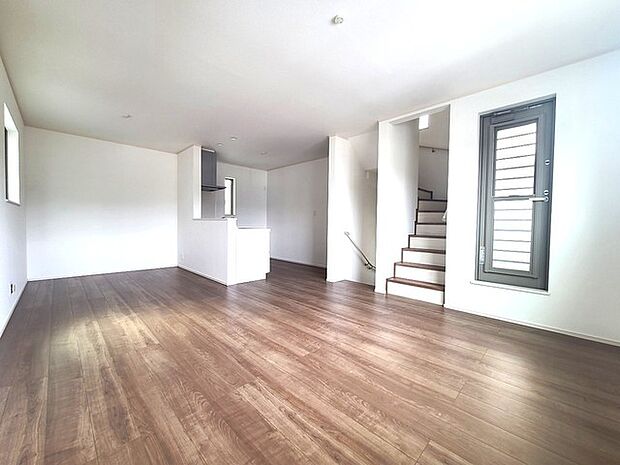 夕食の時間。家族、友人、両親、親戚との会話がより料理を美味しくしてくれる。あっという間に時間が過ぎてしまう居心地の良さは、普段はほっとする空間としてここにあります。 