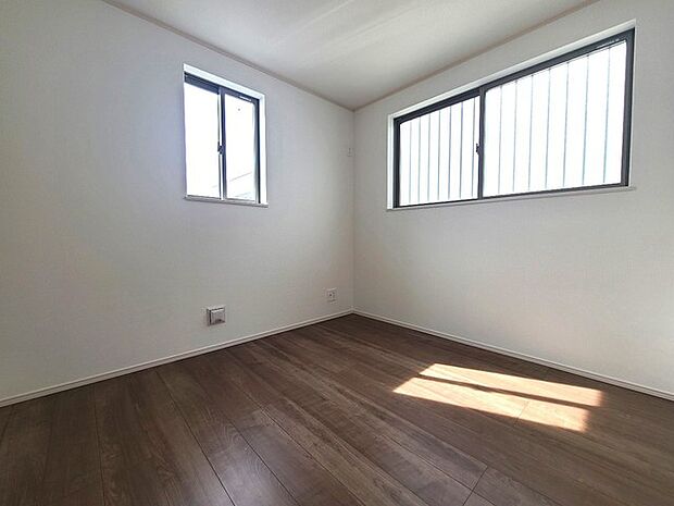 2面採光を確保した明るい室内は、爽やかな風を感じる居心地の良い空間です。 