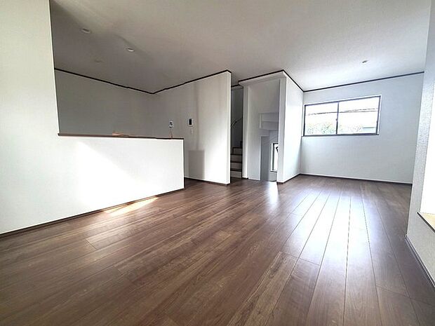 夕食の時間。家族、友人、両親、親戚との会話がより料理を美味しくしてくれる。あっという間に時間が過ぎてしまう居心地の良さは、普段はほっとする空間としてここにあります。