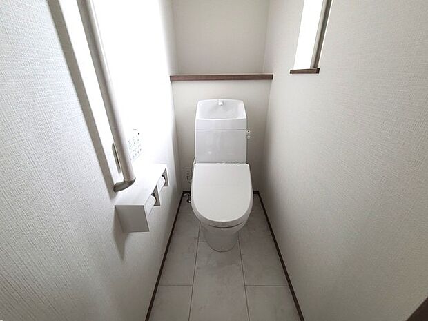 1.2階にそれぞれトレイがございます。朝の混雑時に分散して利用できるほか、ゲスト用としても使い分けることもできます。