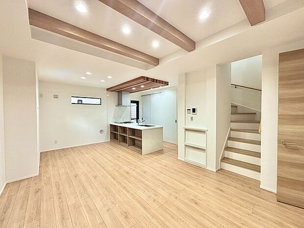 リビングは家具の配置も思いのまま。自由度が高い設計です。 