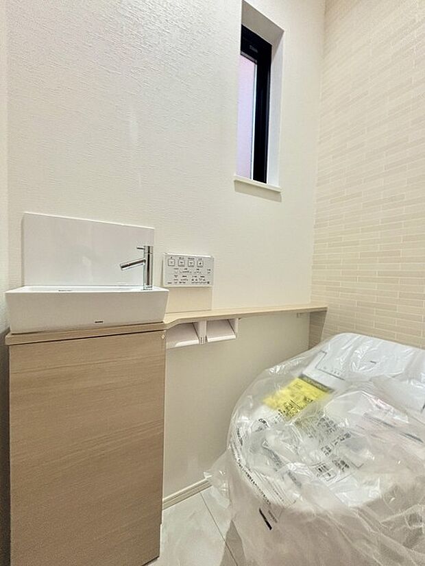 1.2階にそれぞれトレイがございます。朝の混雑時に分散して利用できるほか、ゲスト用としても使い分けることもできます。