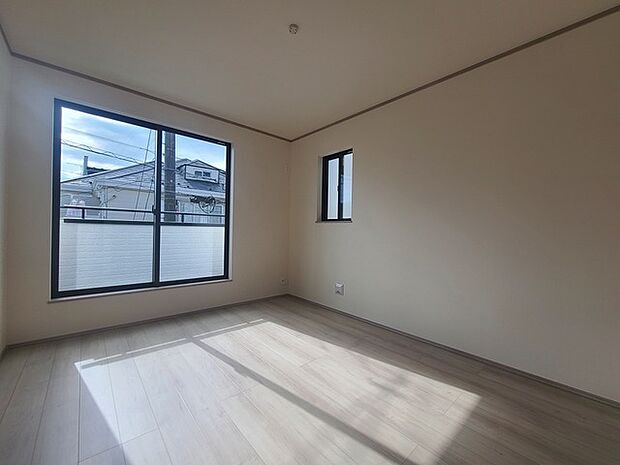 2面採光を確保した明るい室内は、爽やかな風を感じる居心地の良い空間です。 