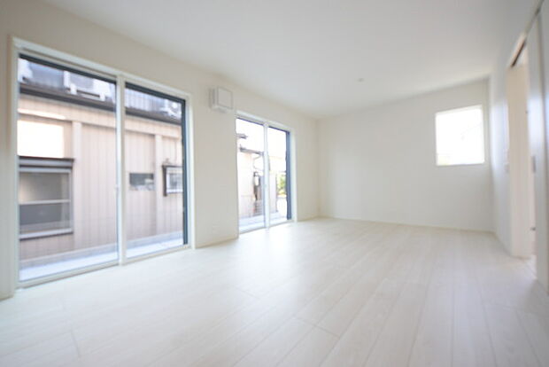 夕食の時間。家族、友人、両親、親戚との会話がより料理を美味しくしてくれる。あっという間に時間が過ぎてしまう居心地の良さは、普段はほっとする空間としてここにあります。