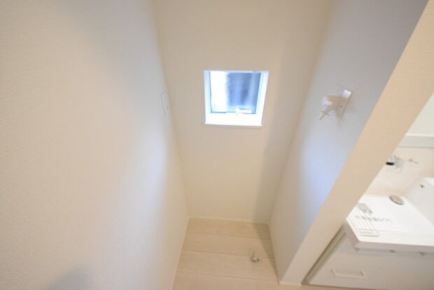 ゆとりの洗面スペースで朝の身支度もスムーズに行えます。