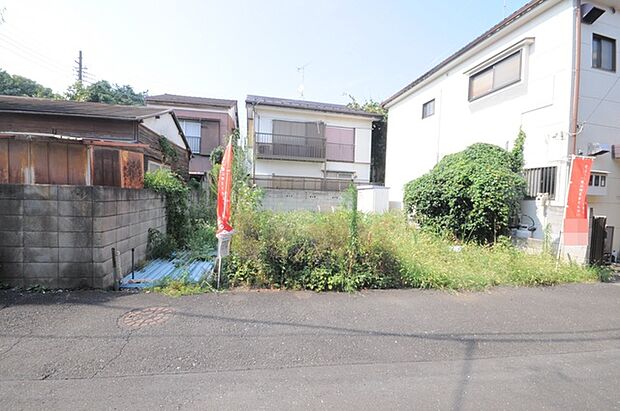 南道路に面しており日中もたくさんの陽が入ります。風通りや周辺環境など実際に現地にてご確認ください。 