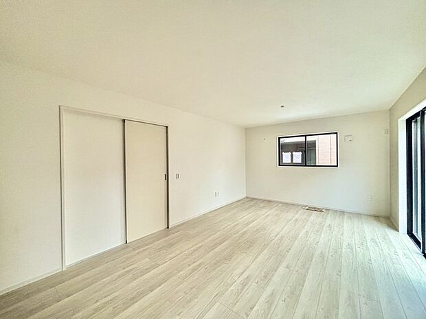 家族が一番集まる場所だから広々としつつも素敵な空間であって欲しい。皆がくつろぐリビングからキッチンまでが一つに繋がる空間。