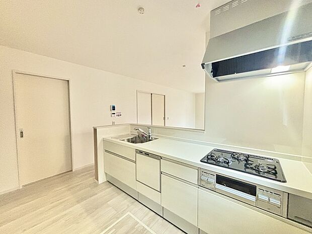 キッチンはオープンカフェスタイルだからリビングとの一体感はバッチリ。毎日のお料理時間も楽しくなりそうです。