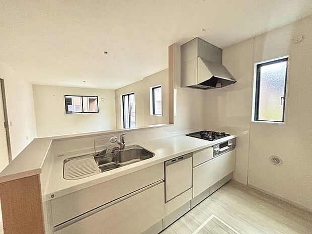 キッチンはオープンカフェスタイルだからリビングとの一体感はバッチリ。毎日のお料理時間も楽しくなりそうです。