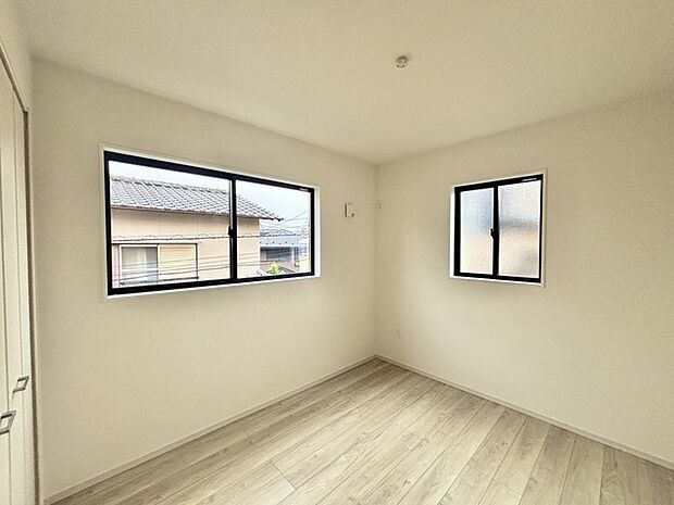 2面採光を確保した明るい室内は、爽やかな風を感じる居心地の良い空間です。