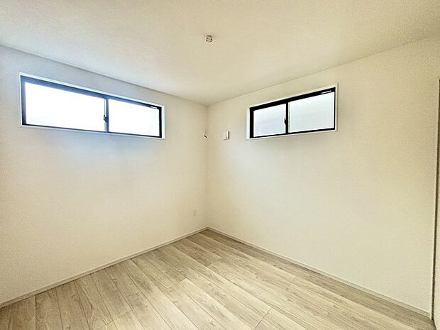 2面採光を確保した明るい室内は、爽やかな風を感じる居心地の良い空間です。