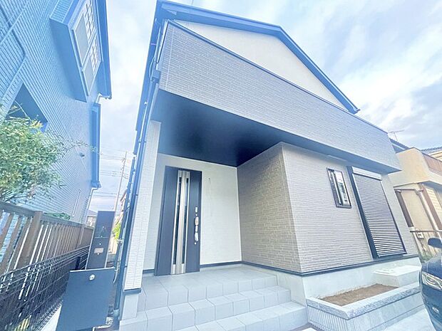 南側のお部屋から出入りできる、奥行きのあるワイドバルコニー。心地よい陽射しと暖かな風を楽しむことが出来ます。