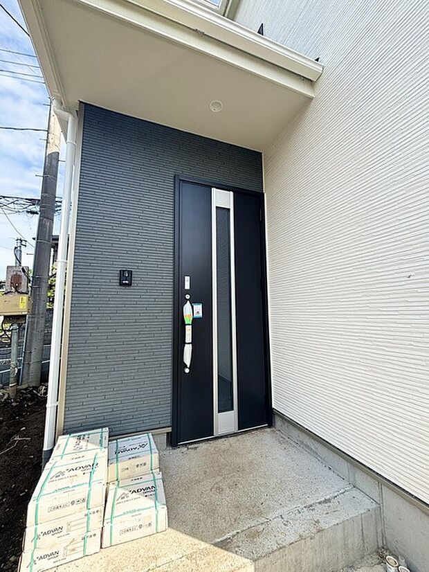 玄関はおうちの顔とも呼ばれる重要な場所!明るくスッキリと見える空間で住まう人を見送り、出迎えてくれます。