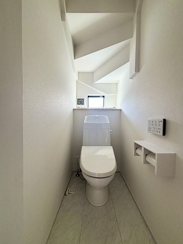 1.2階にそれぞれトレイがございます。朝の混雑時に分散して利用できるほか、ゲスト用としても使い分けることもできます。