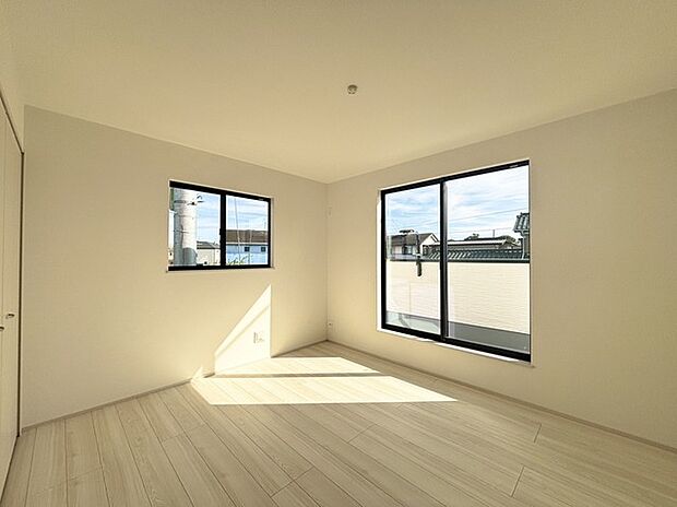 2面採光を確保した明るい室内は、爽やかな風を感じる居心地の良い空間です。 