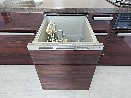 便利なビルトイン食洗器を装備!面倒な食器洗いがとても楽になる、心強い主婦の味方です。