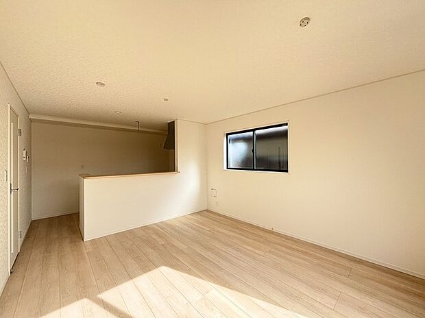 家族が一番集まる場所だから広々としつつも素敵な空間であって欲しい。皆がくつろぐリビングからキッチンまでが一つに繋がる空間。