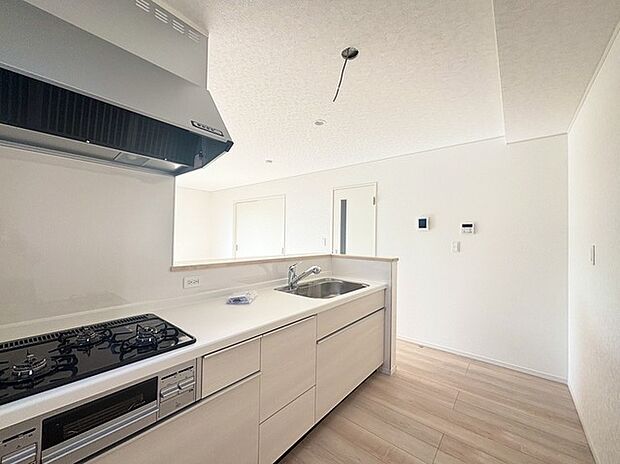 キッチンはオープンカフェスタイルだからリビングとの一体感はバッチリ。毎日のお料理時間も楽しくなりそうです。