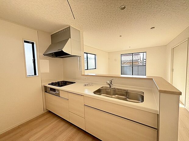 キッチンはオープンカフェスタイルだからリビングとの一体感はバッチリ。毎日のお料理時間も楽しくなりそうです。