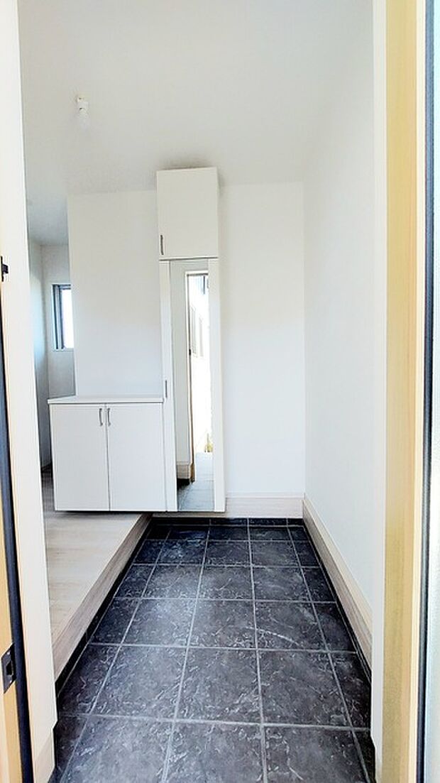 お客様をお迎えする玄関、お家の出入りもスムーズに行えます。