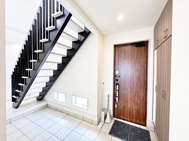 お客様をお迎えする玄関、お家の出入りもスムーズに行えます。