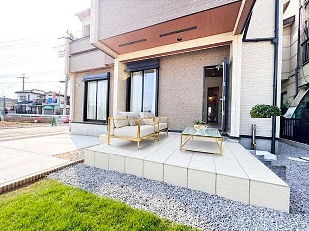 開放感あふれるオープンテラス。アウトドアリビングの新しい暮らし方。家具はCGによるものです。価格に家具は含みません。