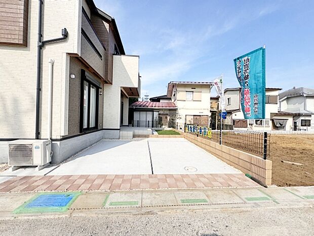 セカンドカーや来客時にも便利なカースペース2台分ございます。