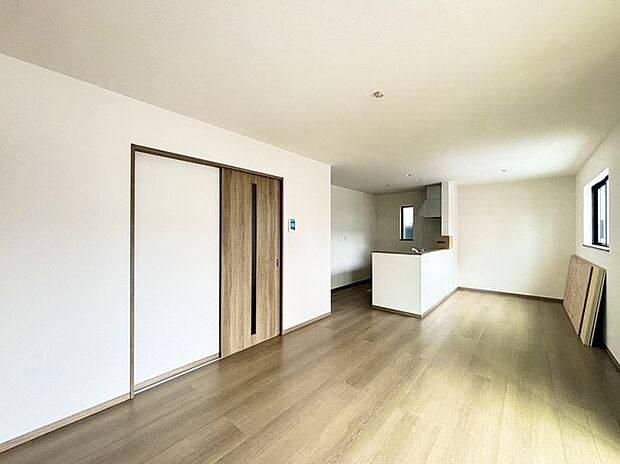 夕食の時間。家族、友人、両親、親戚との会話がより料理を美味しくしてくれる。あっという間に時間が過ぎてしまう居心地の良さは、普段はほっとする空間としてここにあります。 