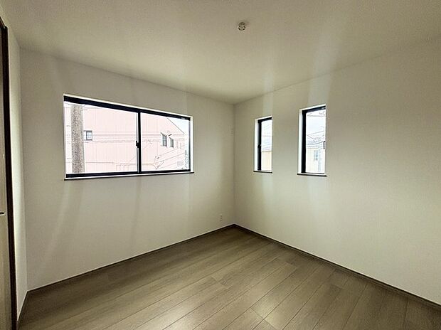 2面採光を確保した明るい室内は、爽やかな風を感じる居心地の良い空間です。 