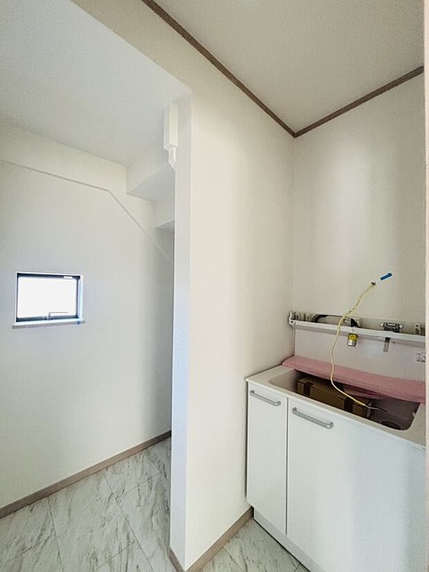 ゆとりの洗面スペースで朝の身支度もスムーズに行えます。 