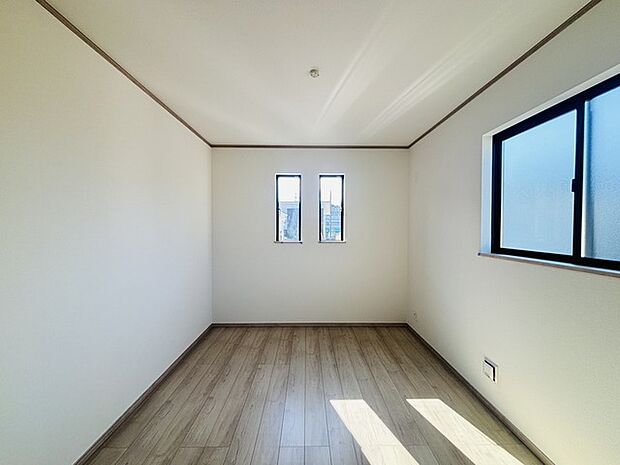 2面採光を確保した明るい室内は、爽やかな風を感じる居心地の良い空間です。 