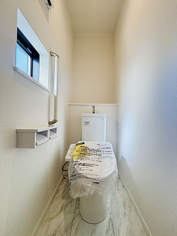 1.2階にそれぞれトレイがございます。朝の混雑時に分散して利用できるほか、ゲスト用としても使い分けることもできます。