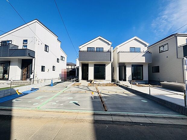 セカンドカーや来客時にも便利なカースペース2台分ございます。 