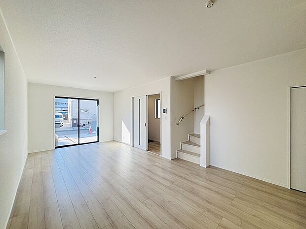 家族が一番集まる場所だから広々としつつも素敵な空間であって欲しい。皆がくつろぐリビングからキッチンまでが一つに繋がる空間。 