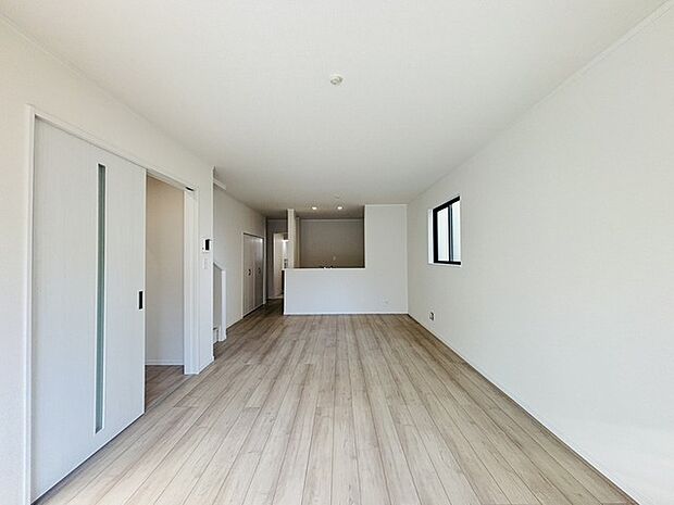 夕食の時間。家族、友人、両親、親戚との会話がより料理を美味しくしてくれる。あっという間に時間が過ぎてしまう居心地の良さは、普段はほっとする空間としてここにあります。 