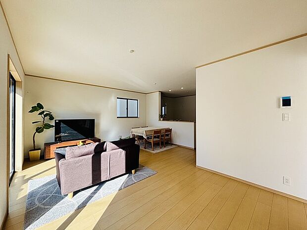 夕食の時間。家族、友人、両親、親戚との会話がより料理を美味しくしてくれる。あっという間に時間が過ぎてしまう居心地の良さは、普段はほっとする空間としてここにあります。