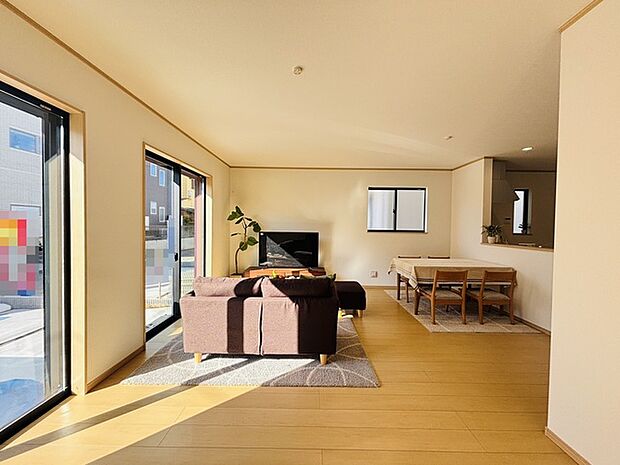 リビングは家具の配置も思いのまま。自由度が高い設計です。