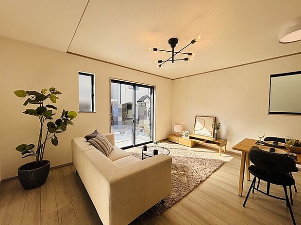 夕食の時間。家族、友人、両親、親戚との会話がより料理を美味しくしてくれる。あっという間に時間が過ぎてしまう居心地の良さは、普段はほっとする空間としてここにあります。 