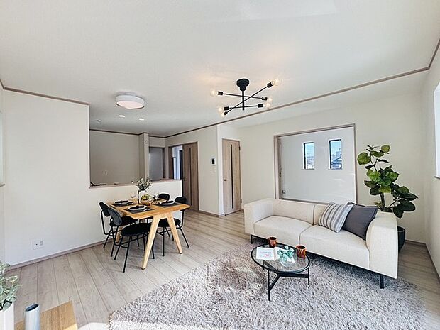 リビングは家具の配置も思いのまま。自由度が高い設計です。 