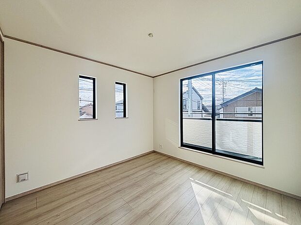 2面採光を確保した明るい室内は、爽やかな風を感じる居心地の良い空間です。 