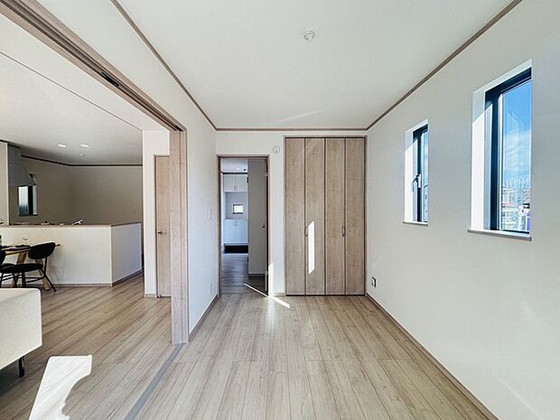 2面採光を確保した明るい室内は、爽やかな風を感じる居心地の良い空間です。 