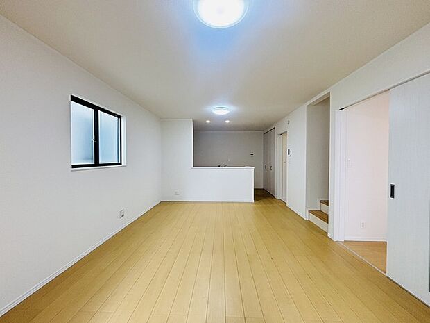 夕食の時間。家族、友人、両親、親戚との会話がより料理を美味しくしてくれる。あっという間に時間が過ぎてしまう居心地の良さは、普段はほっとする空間としてここにあります。 