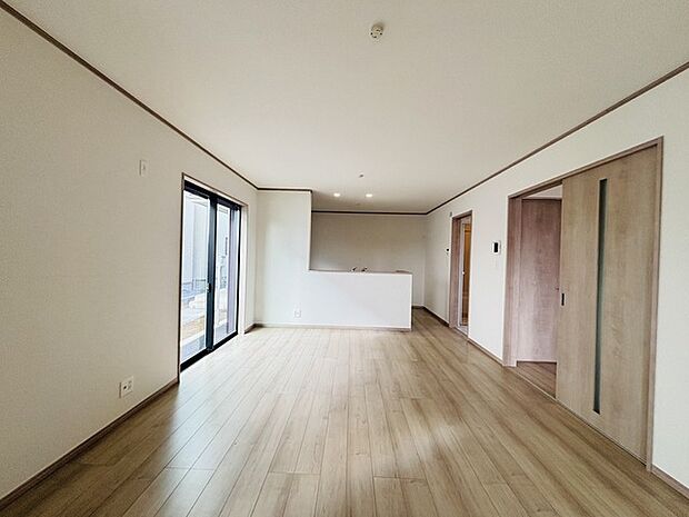 夕食の時間。家族、友人、両親、親戚との会話がより料理を美味しくしてくれる。あっという間に時間が過ぎてしまう居心地の良さは、普段はほっとする空間としてここにあります。 