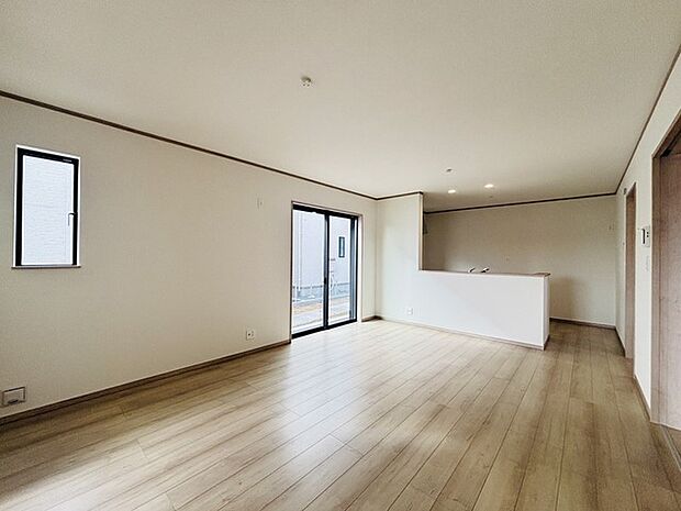 リビングは家具の配置も思いのまま。自由度が高い設計です。 