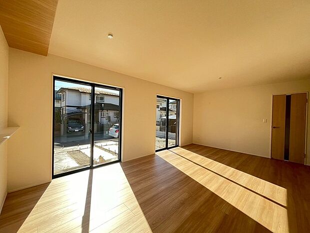 夕食の時間。家族、友人、両親、親戚との会話がより料理を美味しくしてくれる。あっという間に時間が過ぎてしまう居心地の良さは、普段はほっとする空間としてここにあります。 